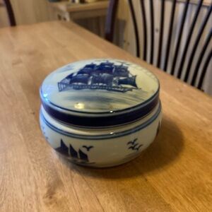 Vintage Nantucket delft style round box with lid
